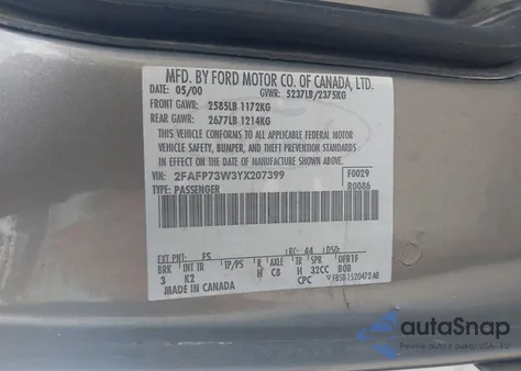 2000 Ford Crown Victoria z USA, uszkodzony, nr VIN 2FAFP73W3YX207399